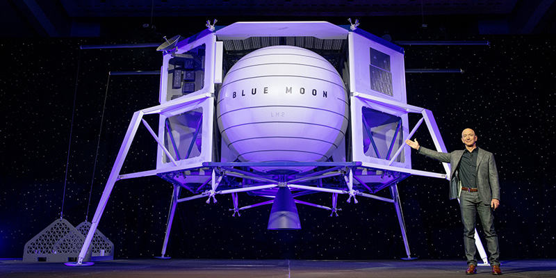 Jeff Bezos presenta il modello dimostrativo di Blue Moon (Blue Origin)