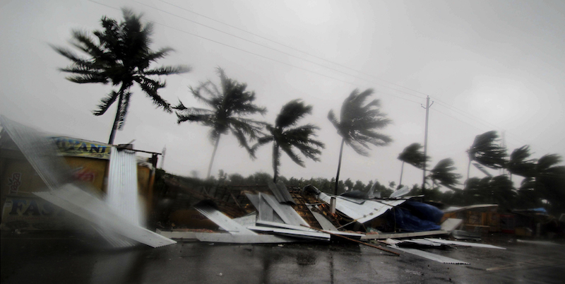 L'arrivo del ciclone Fani nella città di Puri (AP Photo)