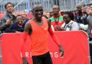 Il corridore keniano Eliud Kipchoge proverà di nuovo a correre una maratona in meno di due ore