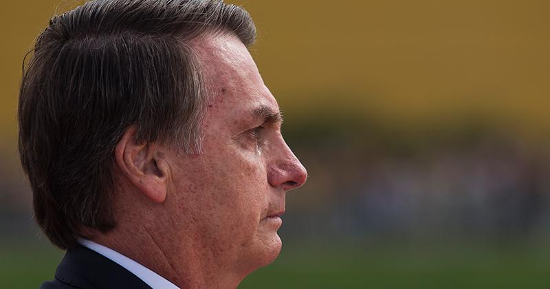 Jair Bolsonaro ha annullato un viaggio a New York, dove avrebbe dovuto ricevere un premio, in seguito alle critiche nei suoi confronti