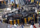 Almeno 8 persone sono morte in un attentato contro un importante tempio Sufi a Lahore, in Pakistan