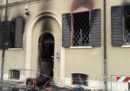 Due persone sono morte in un incendio doloso nella sede della polizia municipale di Mirandola