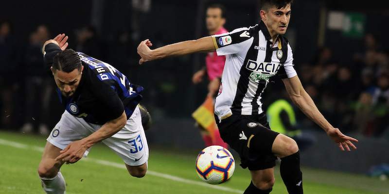 Danilo D'Ambrosio e Ignacio Pussetto in Udinese-Inter (LaPresse/Andrea Bressanutti)
