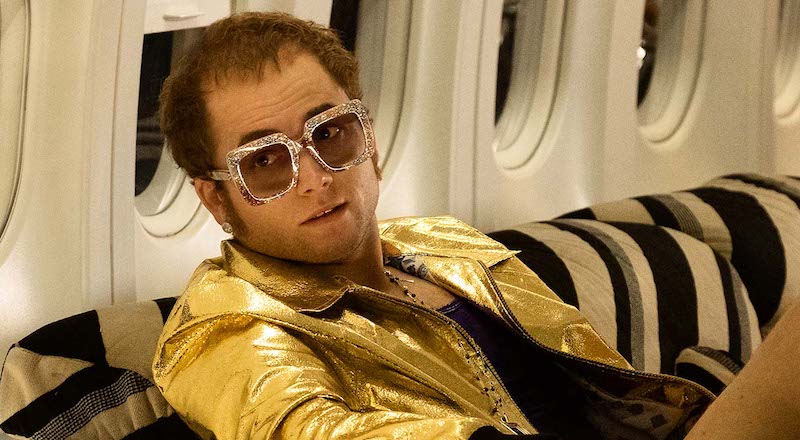 Taron Egerton in una scena di  Rocketman 