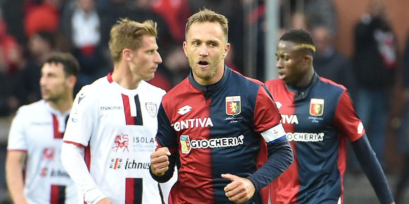 Domenico Criscito esulta dopo il rigore segnato al Cagliari (Paolo Rattini/Getty Images)