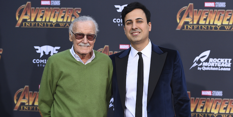 Stan Lee e Keya Morgan durante la prima di Avengers: Infinity War a Los Angeles, nel 2018 (Jordan Strauss/Invision/AP)