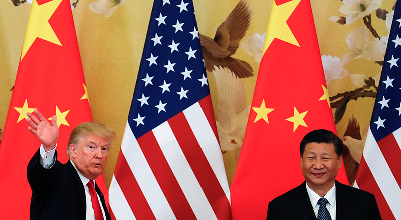 Il presidente degli Stati Uniti, Donald Trump, e il presidente cinese, Xi Jinping, durante un incontro a Pechino nel novembre del 2017 (AP Photo / Andy Wong)