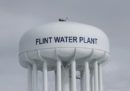 Le accuse contro le persone coinvolte nello scandalo dell'acqua inquinata a Flint, Michigan, sono state fatte cadere per avviare una nuova indagine