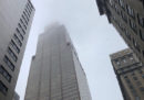 Un elicottero è caduto sul tetto di un grattacielo a New York