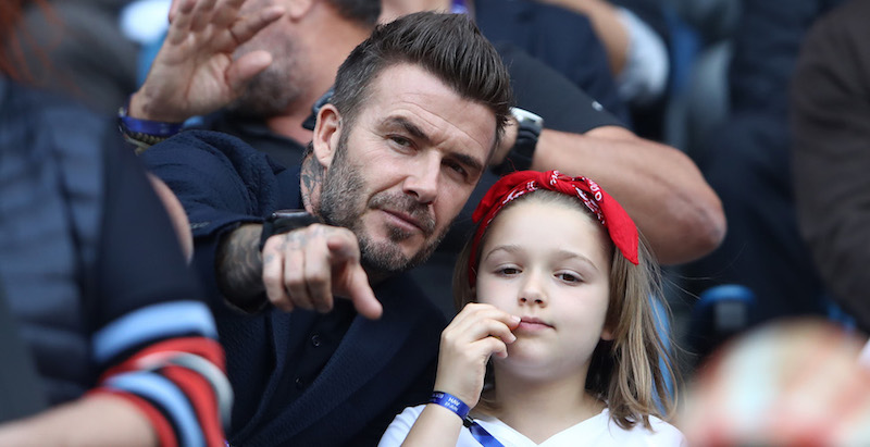 L'ex calciatore David Beckham (44) con la figlia Harper (7) alla partita di calcio dei Mondiali femminili tra Norvegia e Inghilterra, a Le Havre, in Francia, 27 giugno 2019
(Alex Grimm/Getty Images)