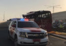 Almeno 17 persone che viaggiavano su un pullman sono morte in un incidente stradale a Dubai