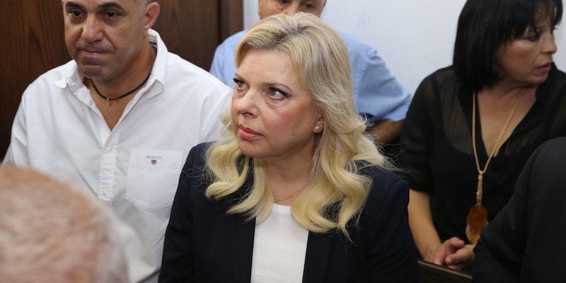La moglie del primo ministro israeliano Benjamin Netanyahu, Sara Netanyahu, in un tribunale di Gerusalemme, il 7 ottobre 2018 (Amit Shabi, Yedioth Ahronoth, Pool via AP)