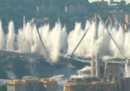 Il video dell'esplosione per la demolizione del ponte Morandi