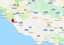 I corpi di due persone sono stati trovati all'interno di un'auto bruciata a Torvaianica, a sud di Roma
