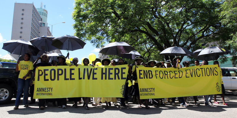 Una protesta organizzata da Amnesty International ad Harare, in Zimbabwe, il 23 marzo 2012 (Tsvangirayi Mukwazhi/AP Images for Amnesty International)