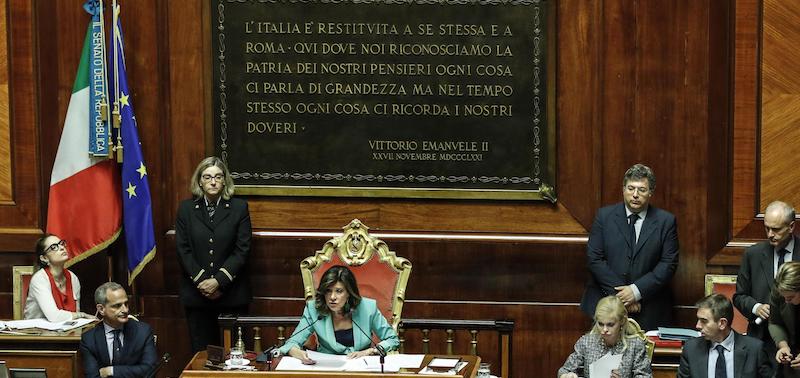 La presidente del Senato Maria Elisabetta Alberti Casellati annuncia i risultati sul voto di fiducia sul decreto crescita, Roma 27 giugno 2019 
(ANSA/GIUSEPPE LAMI)