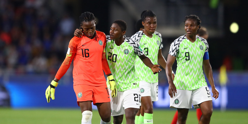 Le giocatrici della Nigeria discutono durante la partita giocata contro la Francia (Martin Rose/Getty Images)