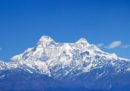 Otto alpinisti sono dispersi sull'Himalaya