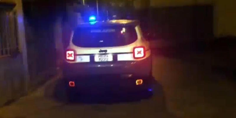 Un fermo immagine tratto da un video della polizia che mostra l'operazione di questa notte (ANSA/POLIZIA)