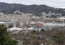 A Genova è iniziata la demolizione delle case in via Porro, sotto l'ex ponte Morandi