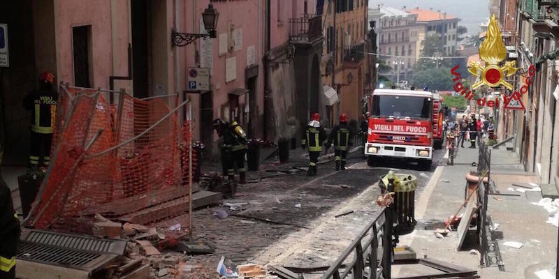 Vigili del Fuoco davanti al municipio di Rocca di Papa dopo l'esplosione del 10 giugno 2019 (Vigili del Fuoco)