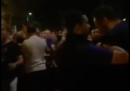 Il video del contestatore picchiato a un comizio di Salvini, mentre Salvini lo prende in giro