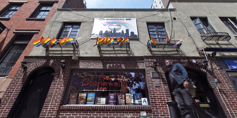 L'esterno dello Stonewall Inn (AP Photo/Richard Drew, File)