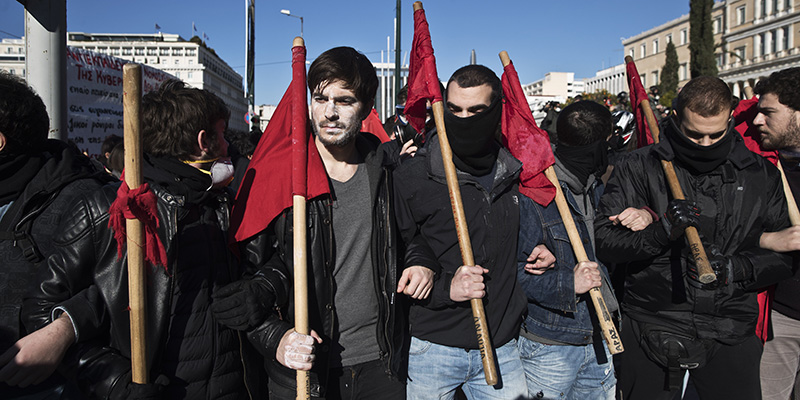Una protesta degli studenti ad Atene, 17 gennaio 2019 (AP Photo/Petros Giannakouris)