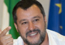 Salvini prova a parlare d'altro