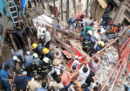 Un edificio è crollato a Mumbai, in India: due persone sono morte e circa 40 sono disperse