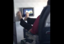 È questa la cosa più disgustosa che si può fare su un aereo?