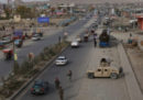 Almeno 35 persone sono morte in Afghanistan dopo che il pullman su cui si trovavano è passato sopra una bomba