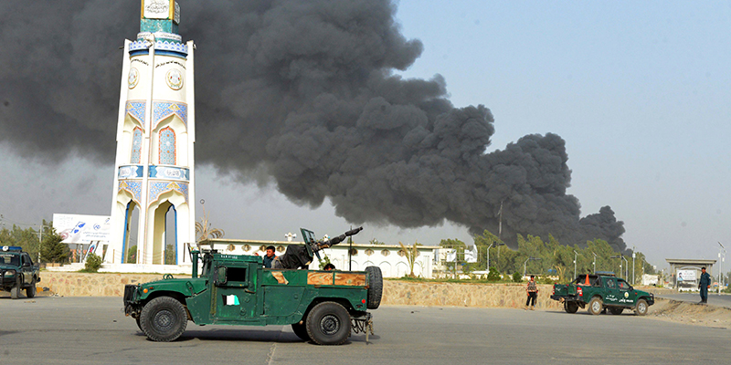Almeno 12 persone sono morte nell’esplosione di due autobombe a Kandahar, in Afghanistan
