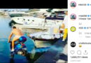Mario Balotelli è stato denunciato per aver pagato un amico per tuffarsi in mare su uno scooter da un molo a Napoli