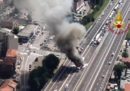 L'incendio di due camion sulla A14 a Bologna