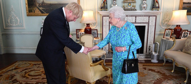 Boris Johnson e la regina Elisabetta II. (Buckingham Palace)
