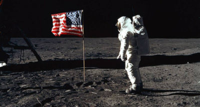 La prima bandiera sulla Luna