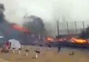 Ci sono stati grossi incendi negli stabilimenti balneari sulla spiaggia di Catania