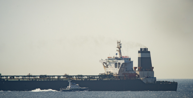 La petroliera Grace 1 a Gibilterra, il 5 luglio (AP Photo/Marcos Moreno)