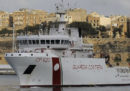 Il ministero dell'Interno sta vietando lo sbarco a una nave della Guardia Costiera con 140 persone a bordo