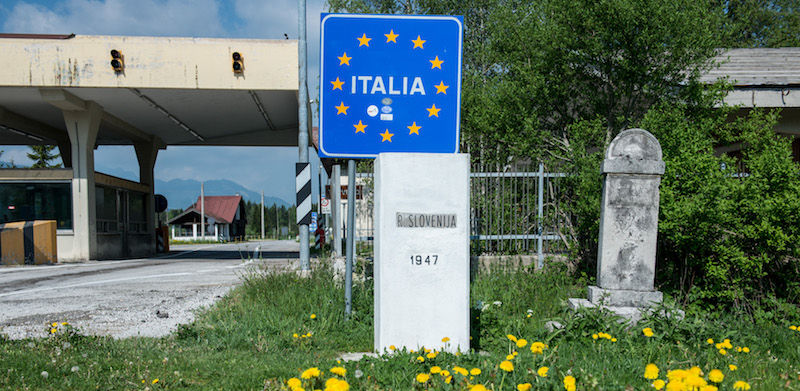 Il confine tra Italia e Slovenia a Fusine (LaPresse - Marco Dal Maso)