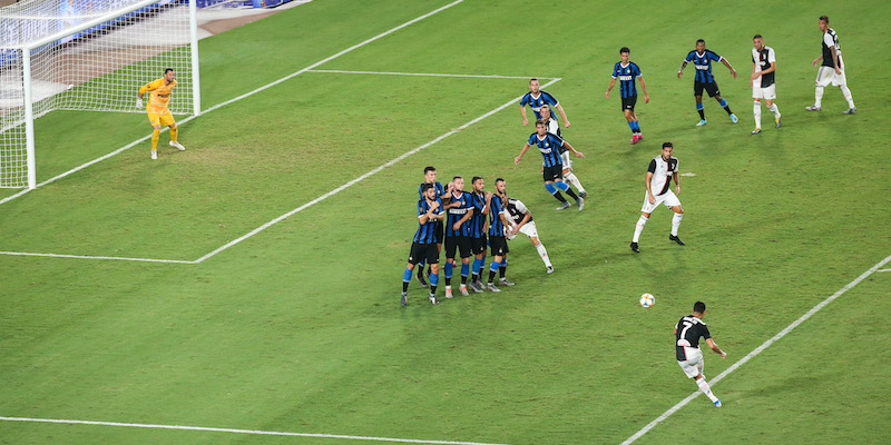 Il gol sul punizione di Cristiano Ronaldo all'Inter che sarebbe dovuto essere annullato in base alle nuove regole (Zhizhao Wu/Getty Images)