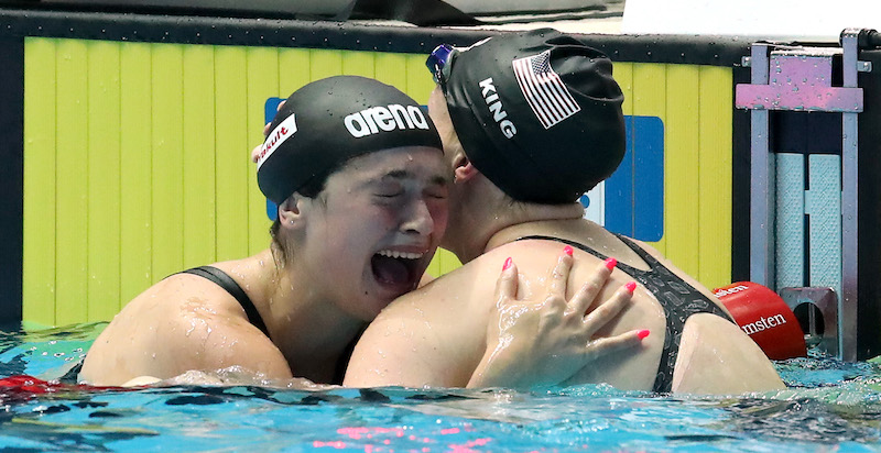 Lilly King e Benedetta Pilato all'arrivo dei 50 metri rana ai Mondiali di nuoto in Corea del Sud (Catherine Ivill/Getty Images)