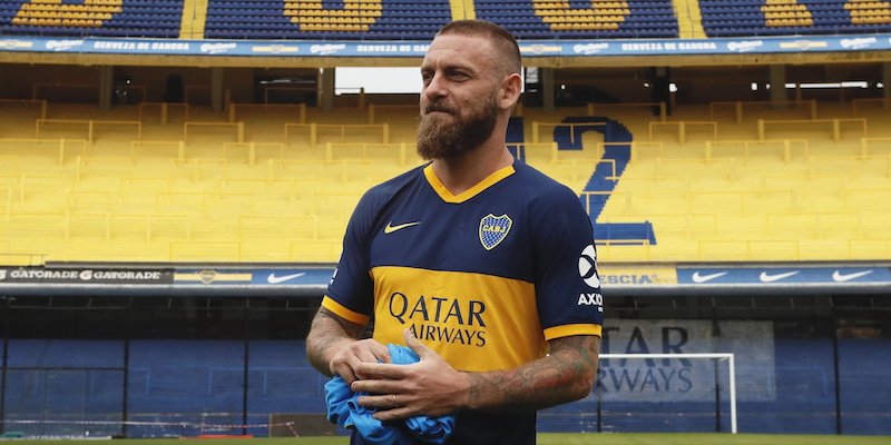 Daniele De Rossi sul campo della Bombonera di Buenos Aires (Boca Juniors)