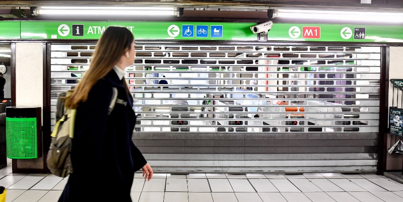 La stazione di Cadorna durante uno sciopero (Claudio Furlan/LaPresse)