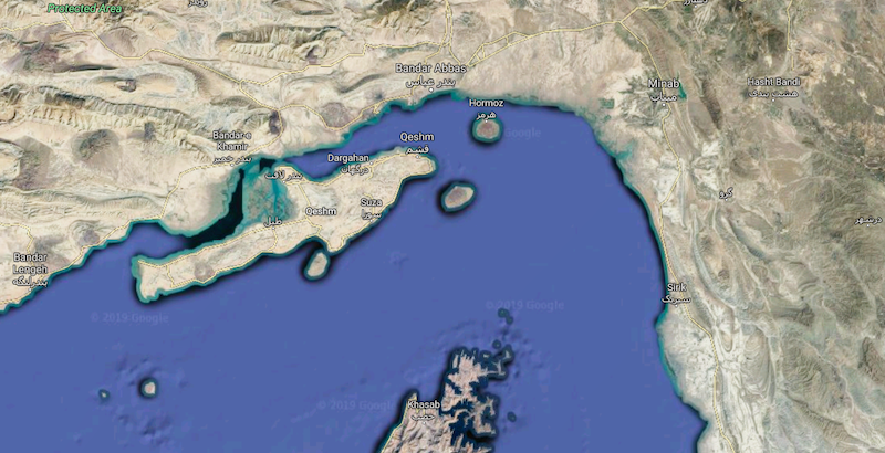 Lo Stretto di Hormuz visto dall'alto (Google Maps)