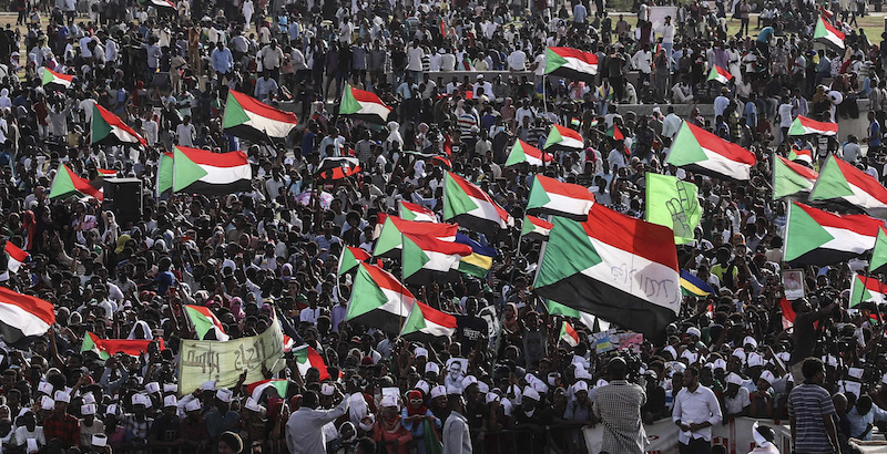 Il capo dell'esercito del Sudan è stato arrestato insieme ad altri militari per un tentato colpo di stato