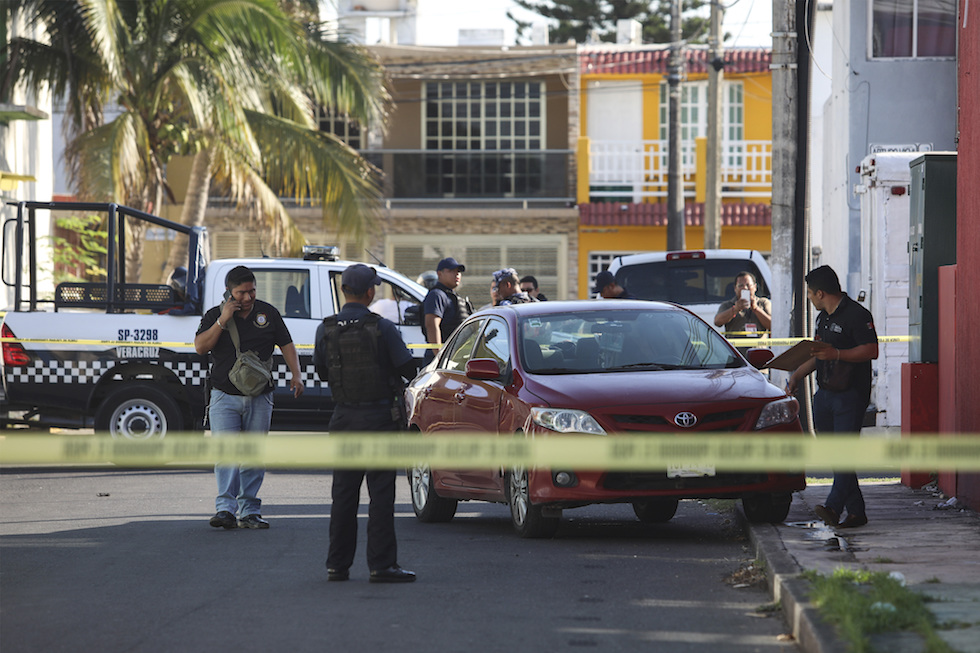 L'intervento della polizia per il rapimento del giornalista messicano Marcos Miranda, il 12 giugno 2019, a Boca del Rio, nello stato di Veracruz (AP Photo/Felix Marquez)