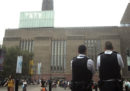 Il ragazzo arrestato per aver spinto un bambino da un balcone della Tate Modern, a Londra, è stato accusato di tentato omicidio