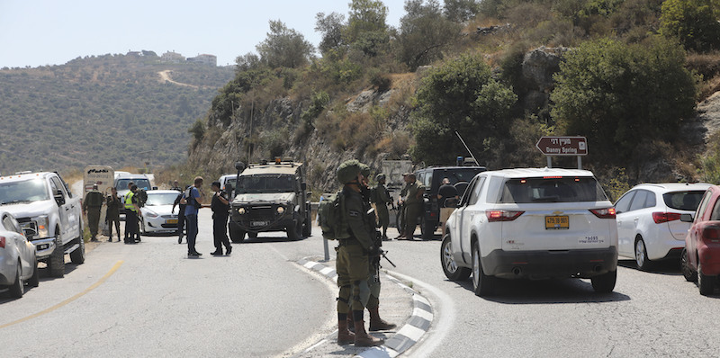 Una ragazza israeliana di 17 anni è stata uccisa da una bomba rudimentale in Cisgiordania, ci sono altri due feriti